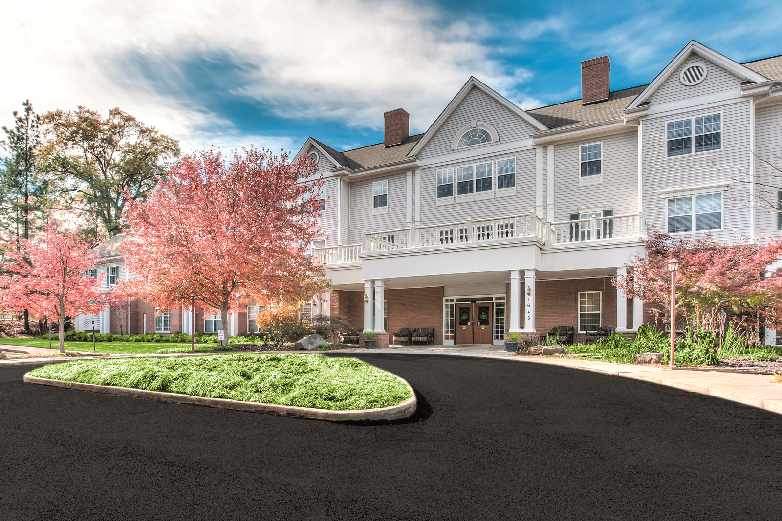 Laurel Glen at Memphis Assisted Living & Memory Care community exterior