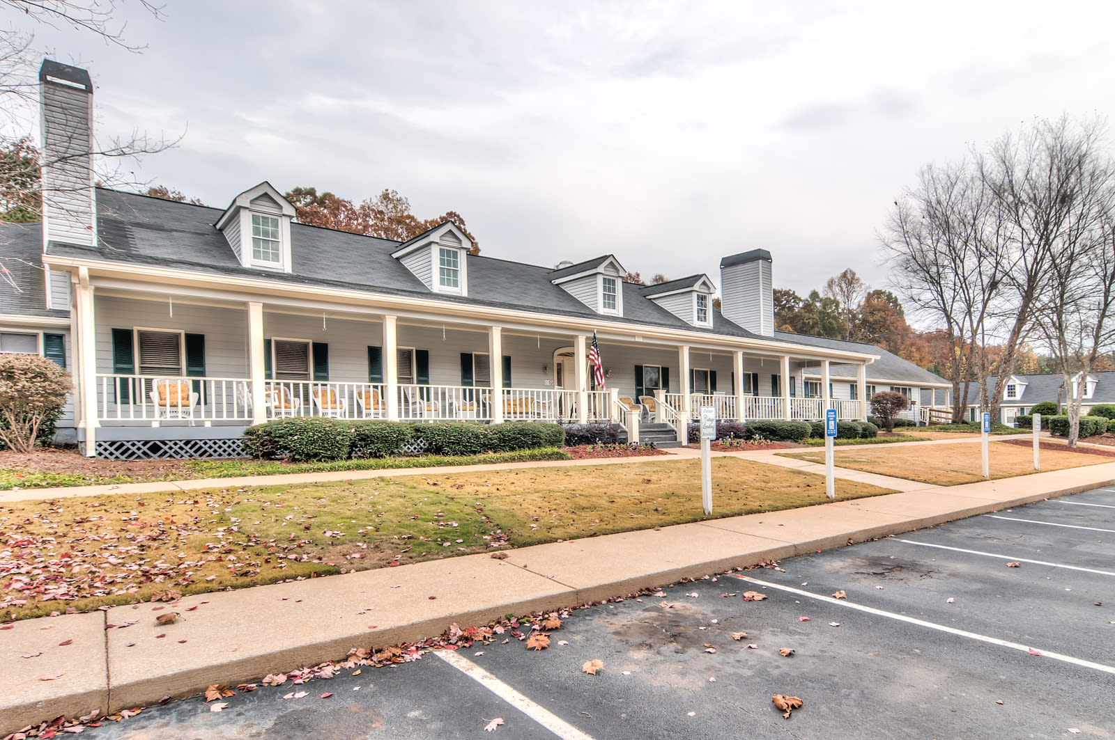 Laurel Glen at Carrollton Assisted Living community exterior