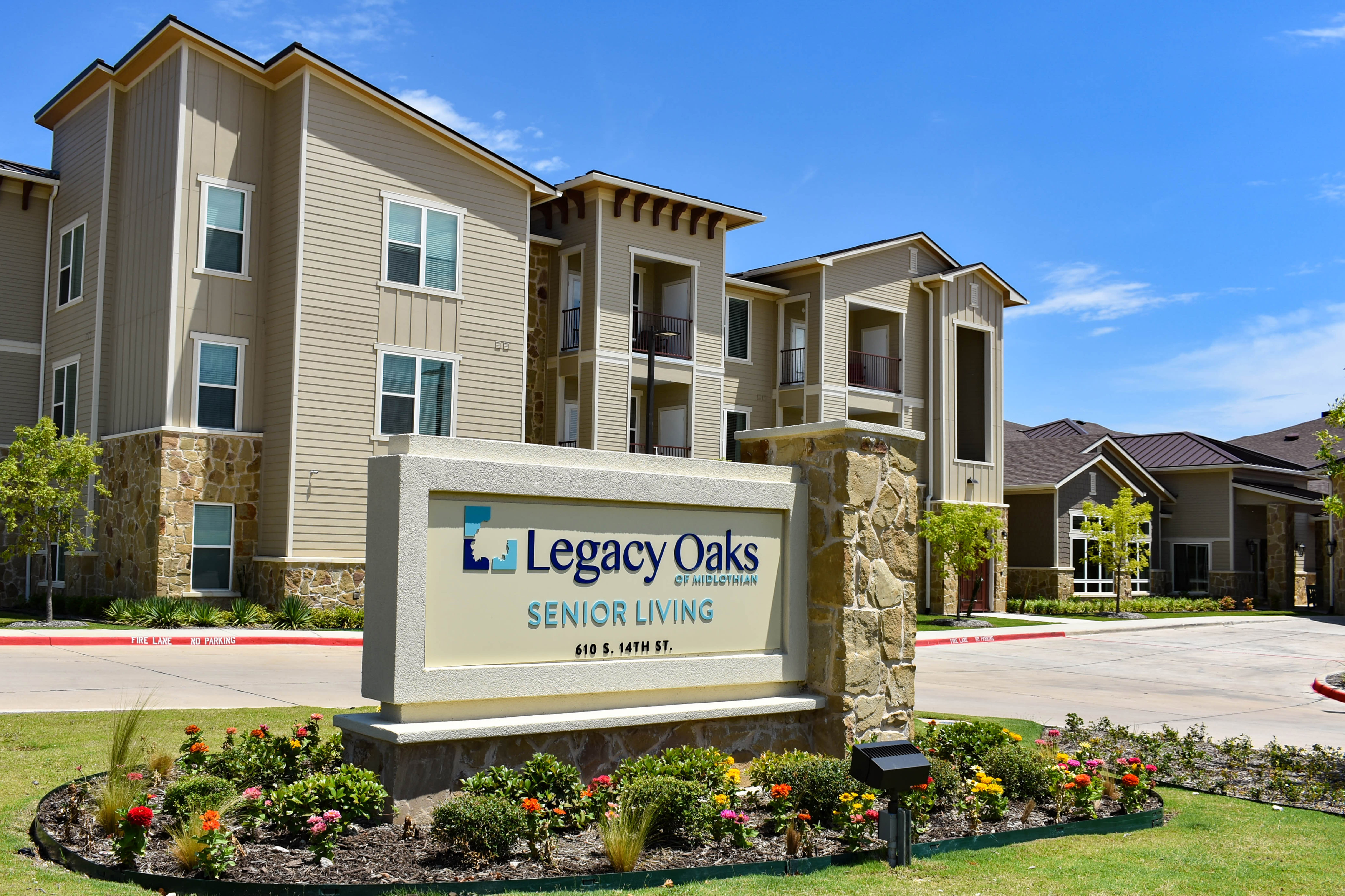 Legacy Oaks of Midlothian Senior Living community exterior