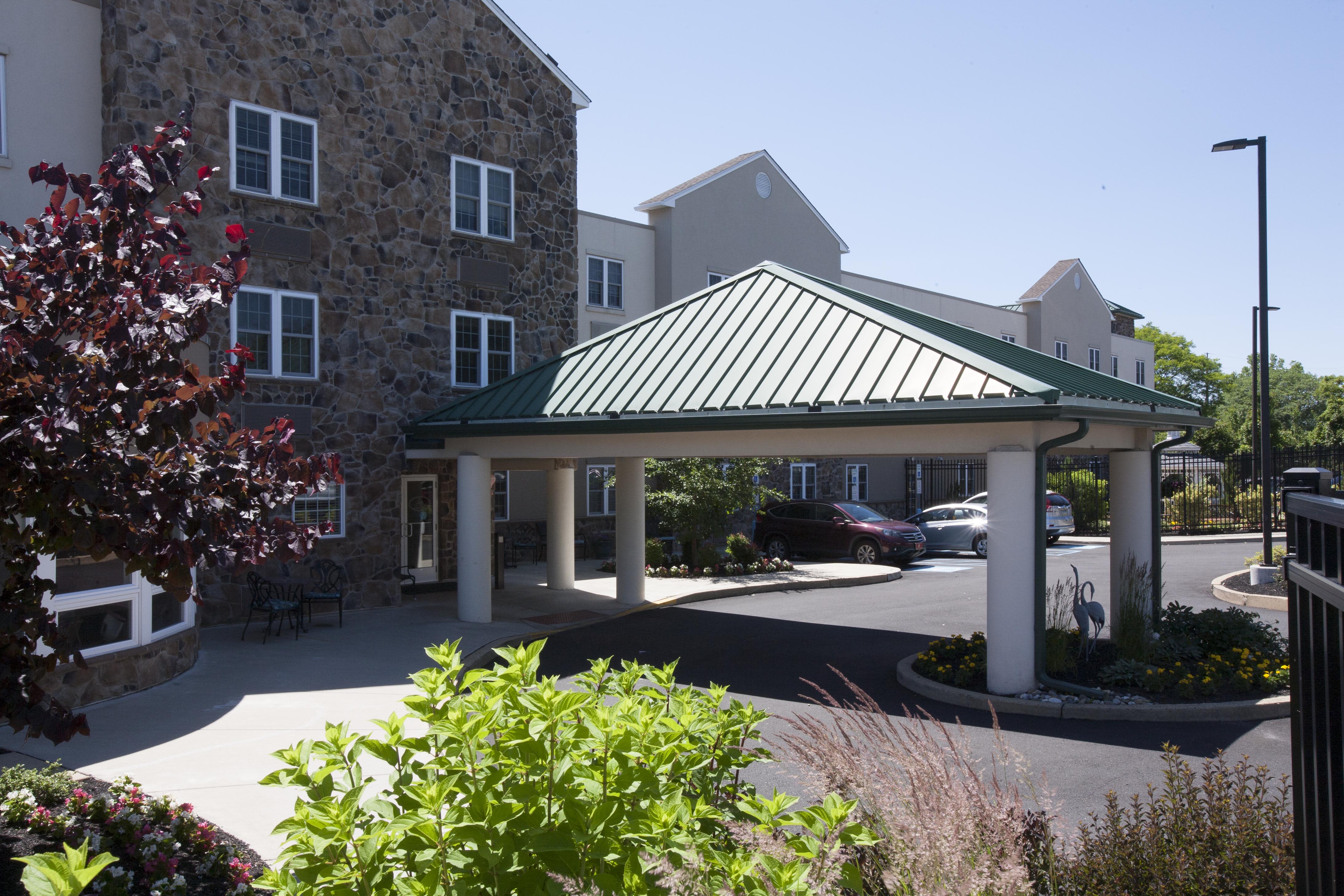 Commonwealth Senior Living at Willow Grove community exterior