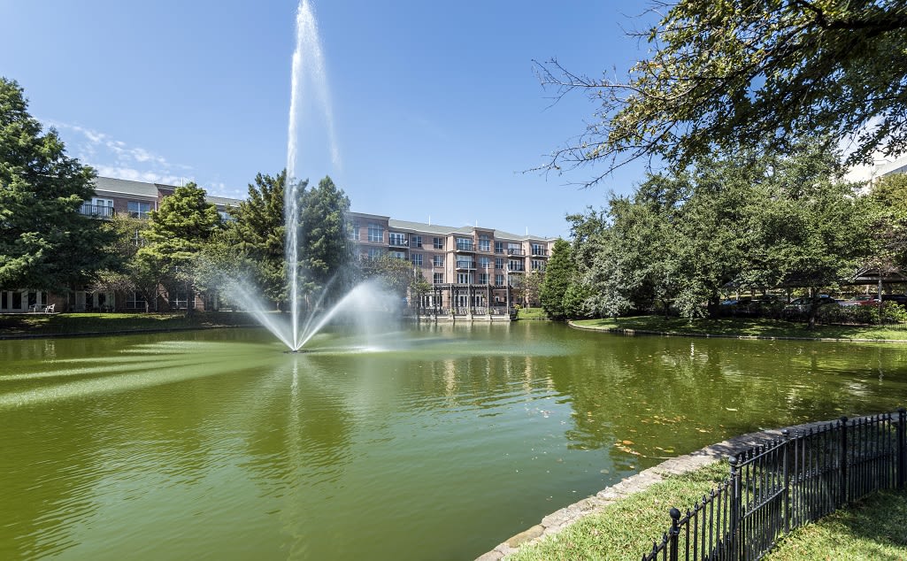 Signature Pointe outdoor common area