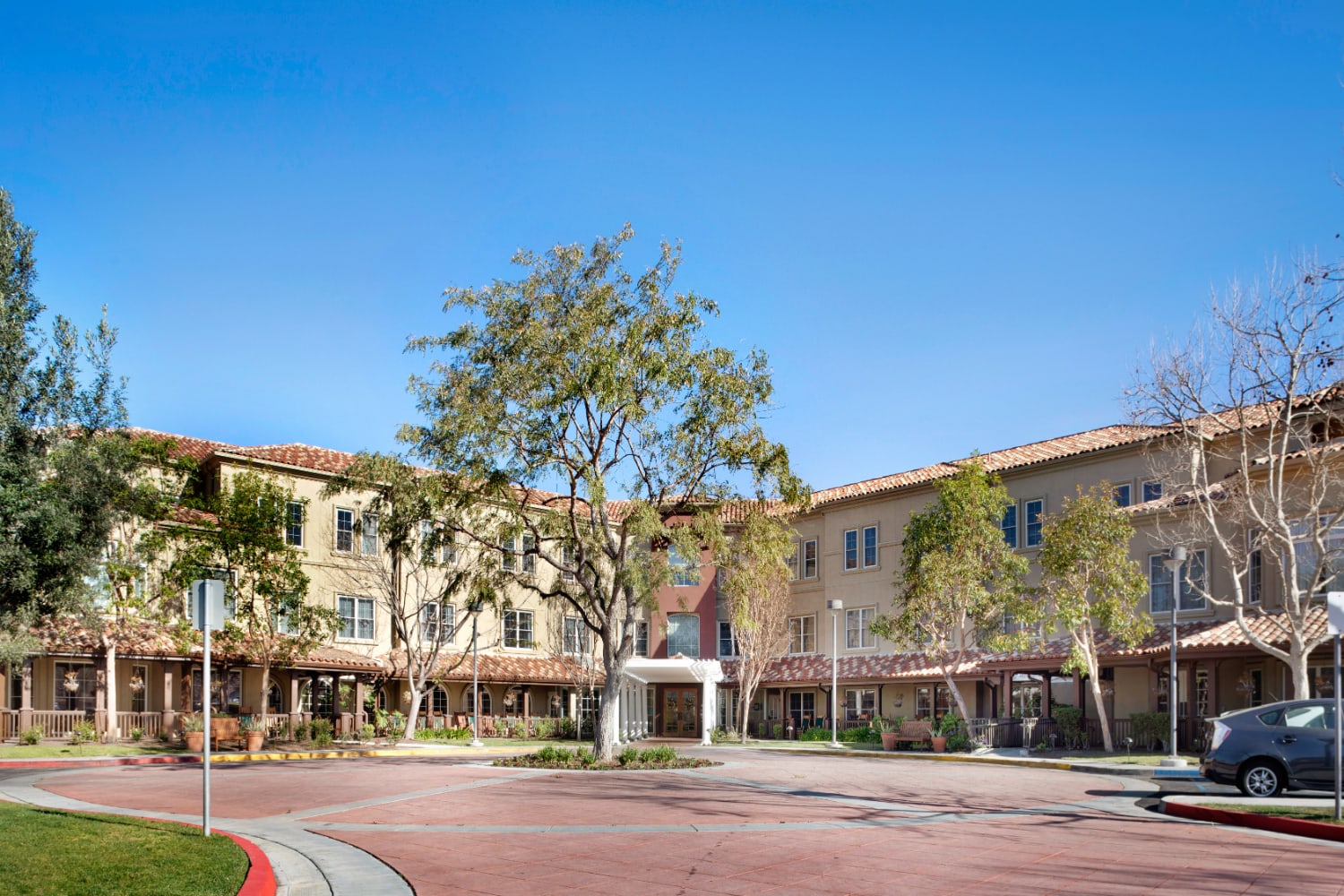 Sunrise of Westlake Village community exterior