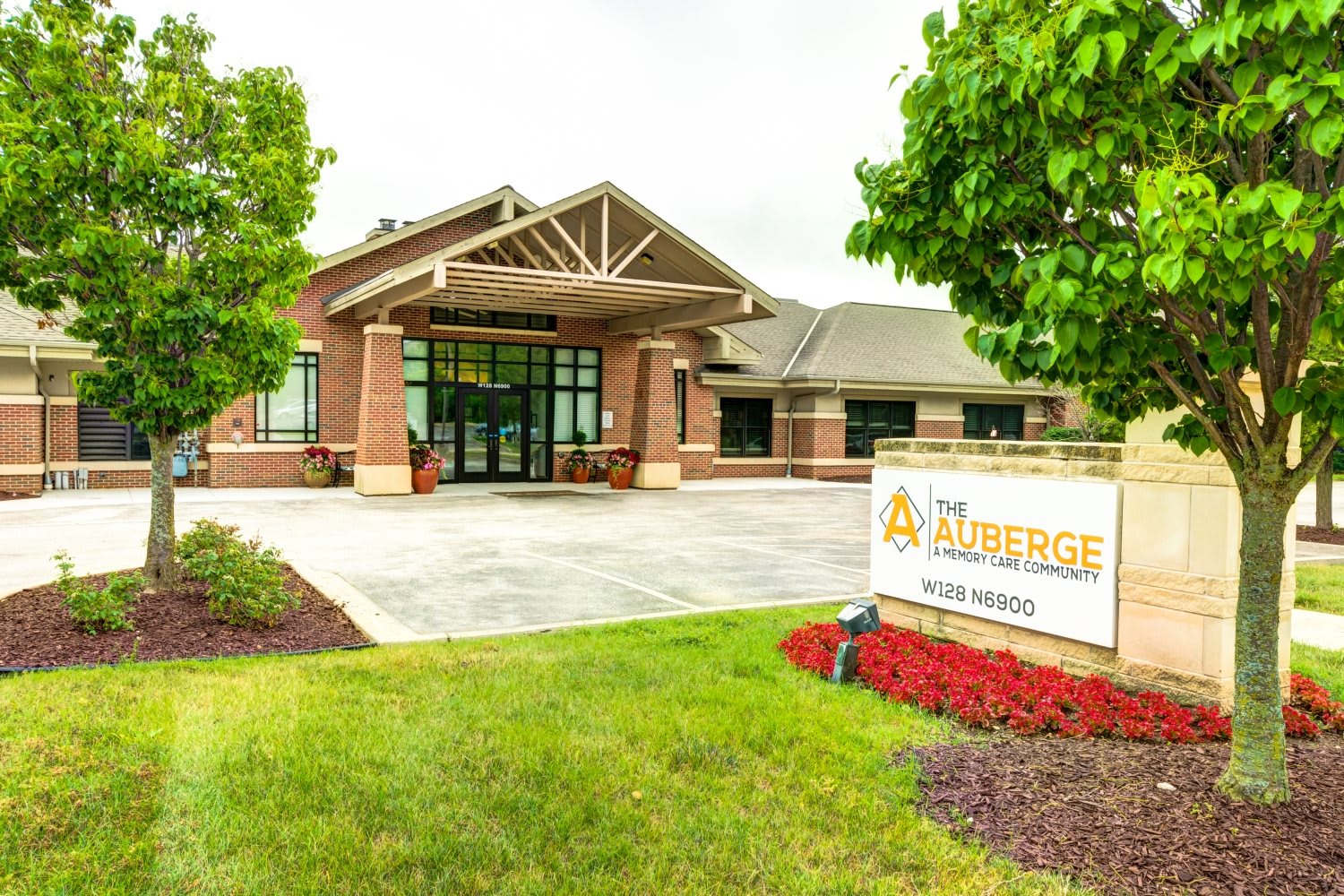 The Auberge at Oak Village community exterior