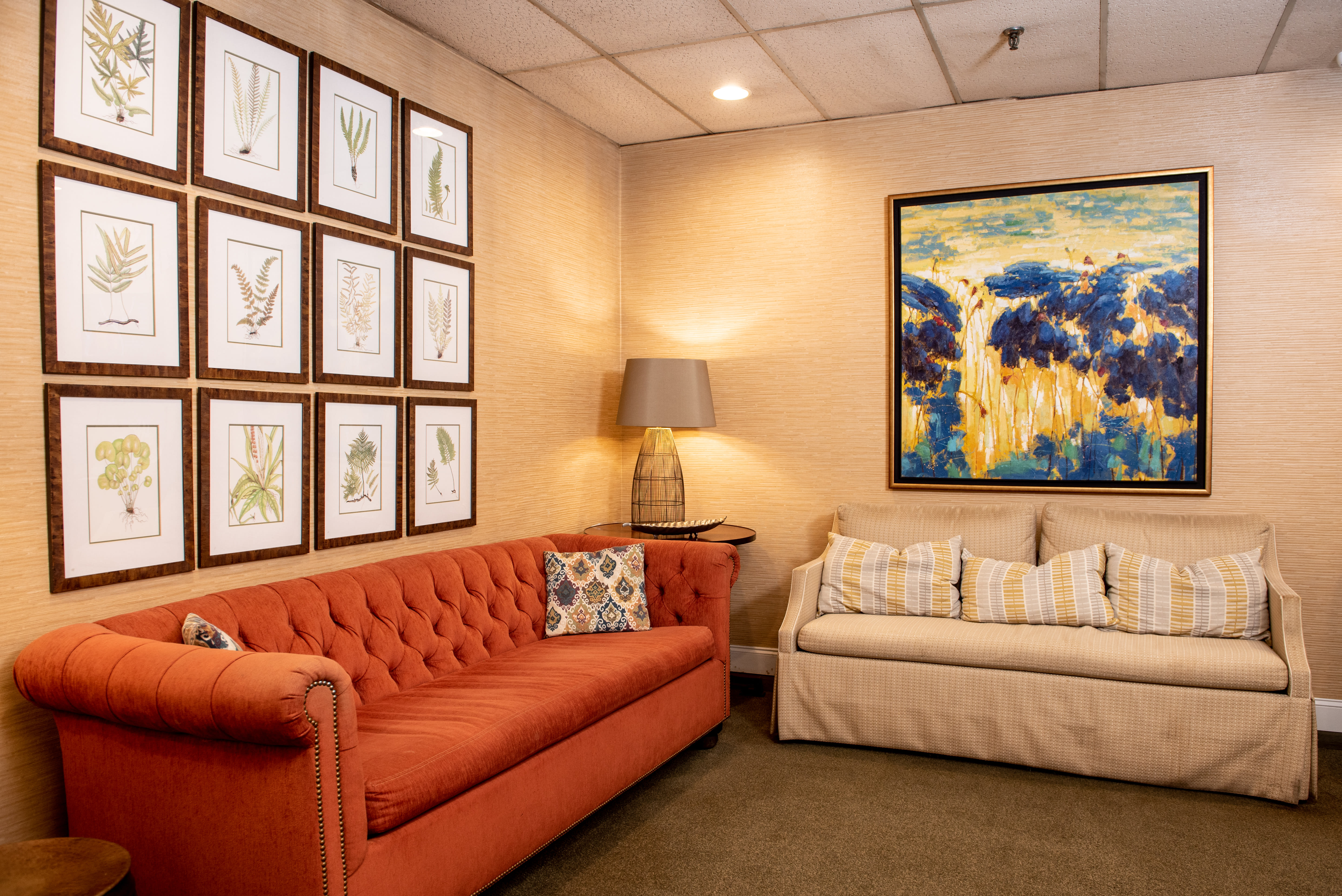 Commonwealth Senior Living at Oak Ridge indoor common area