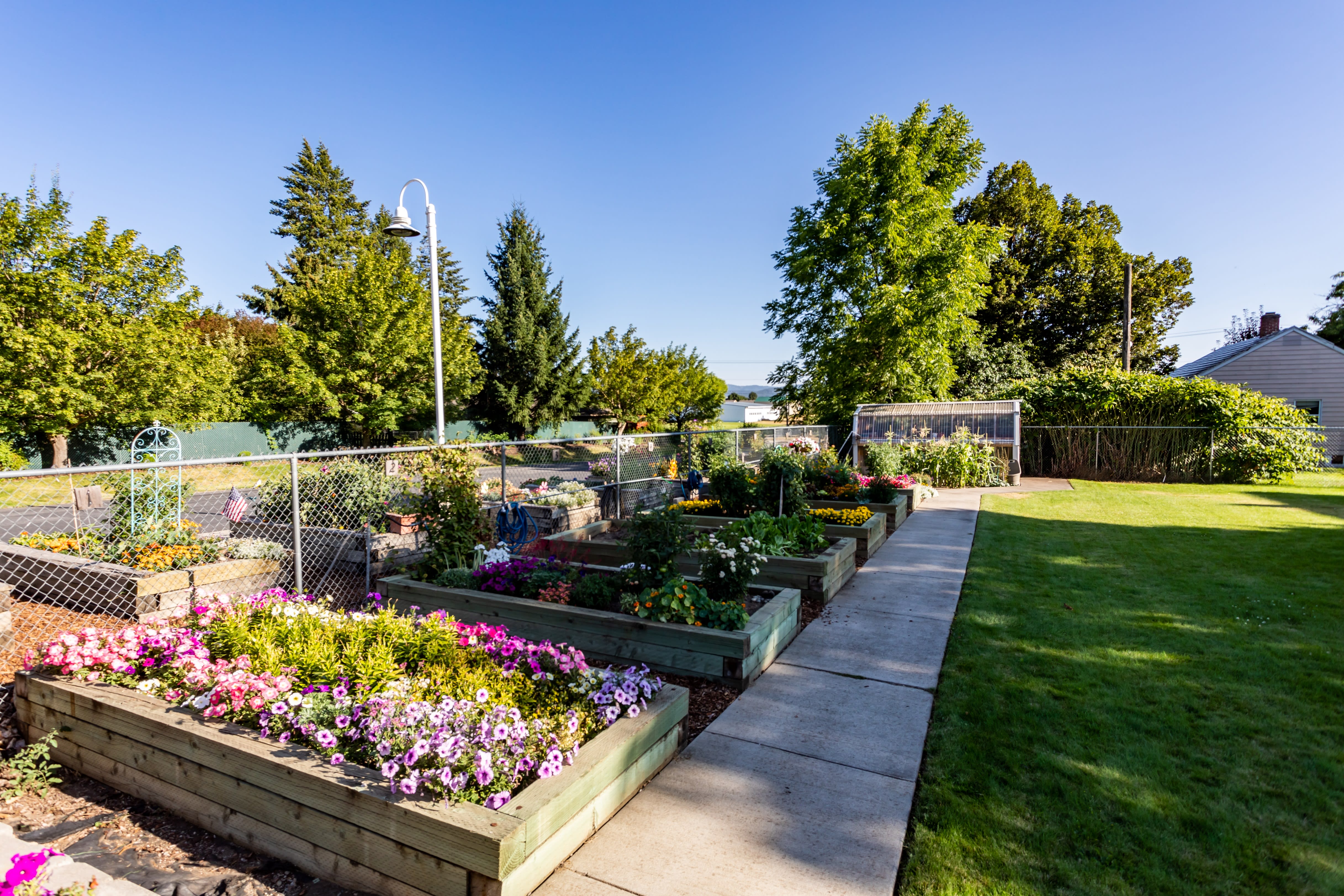 Broadway Court Estates outdoor common area