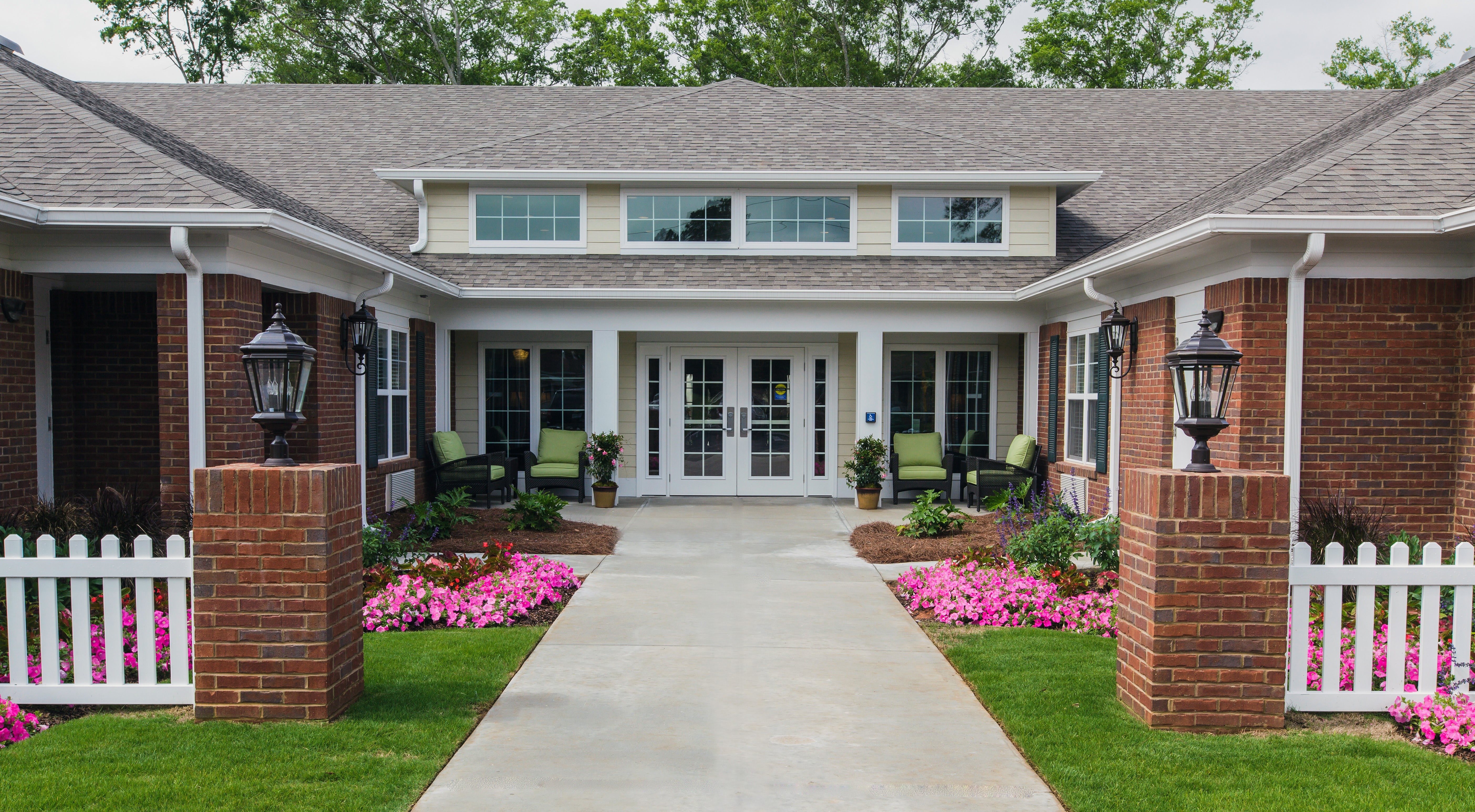 Country Place Senior Living of Livingston community exterior