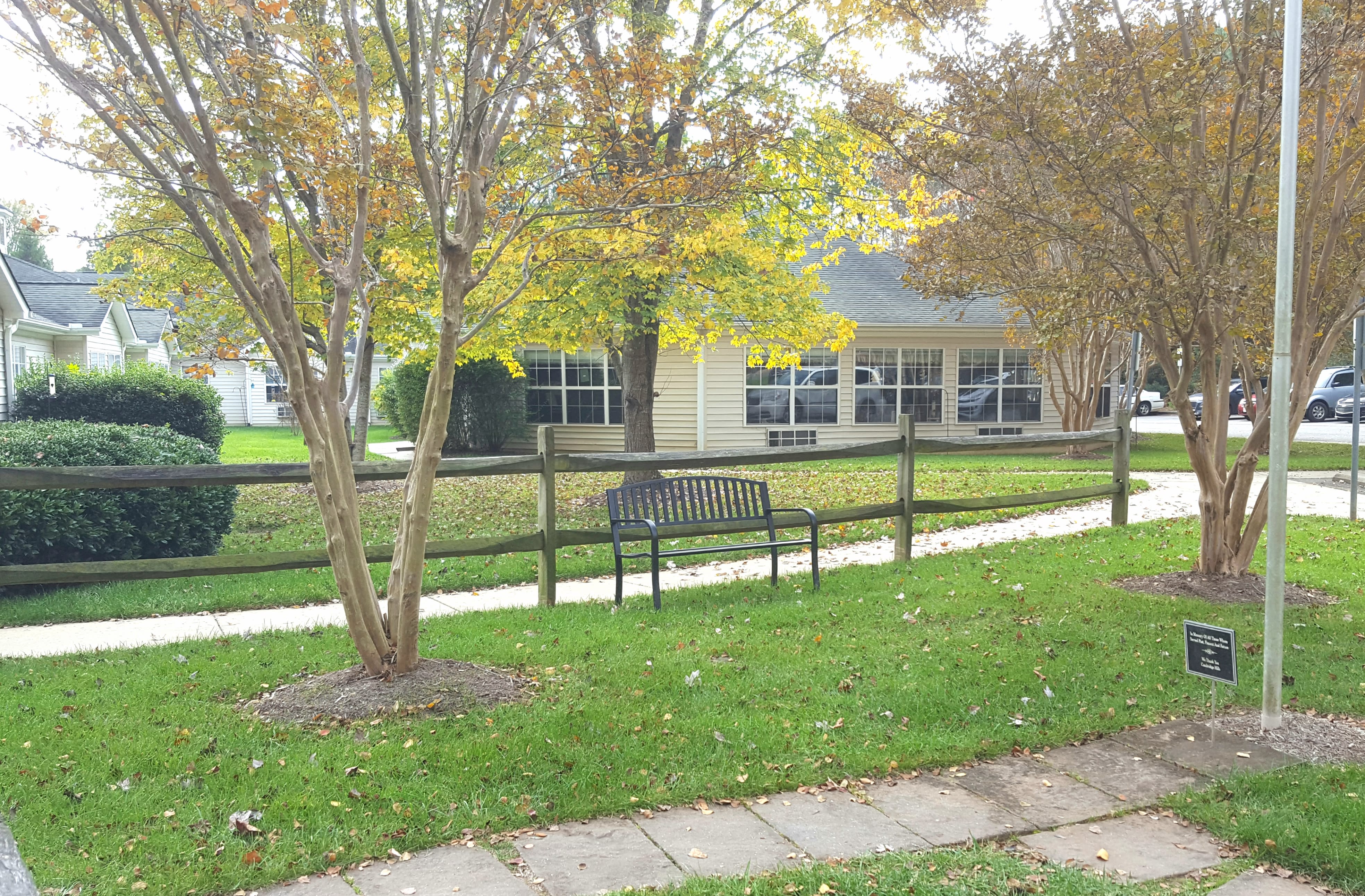 Cambridge Hills Assisted Living outdoor common area