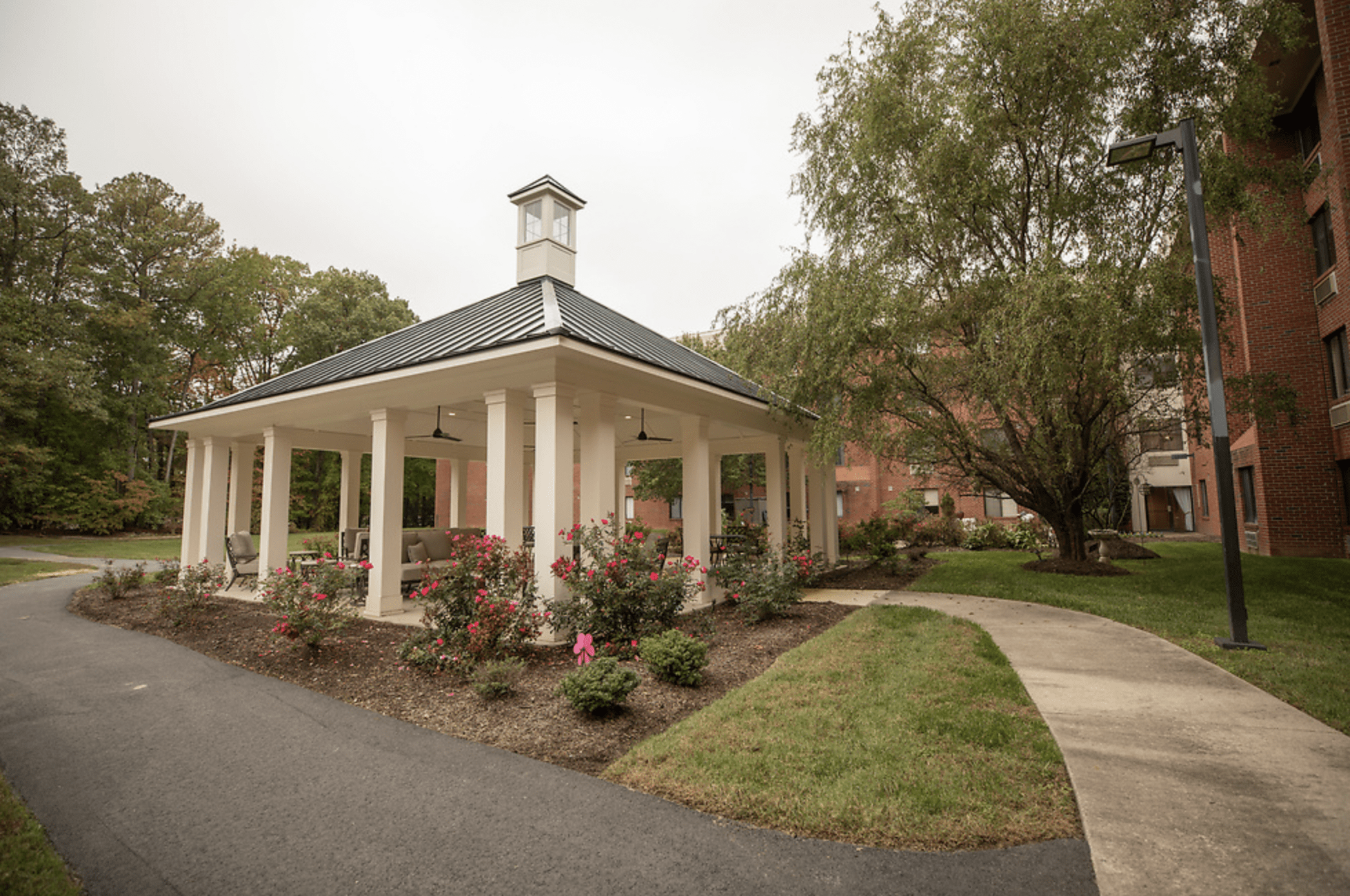 The Barrington at Hioaks outdoor common area