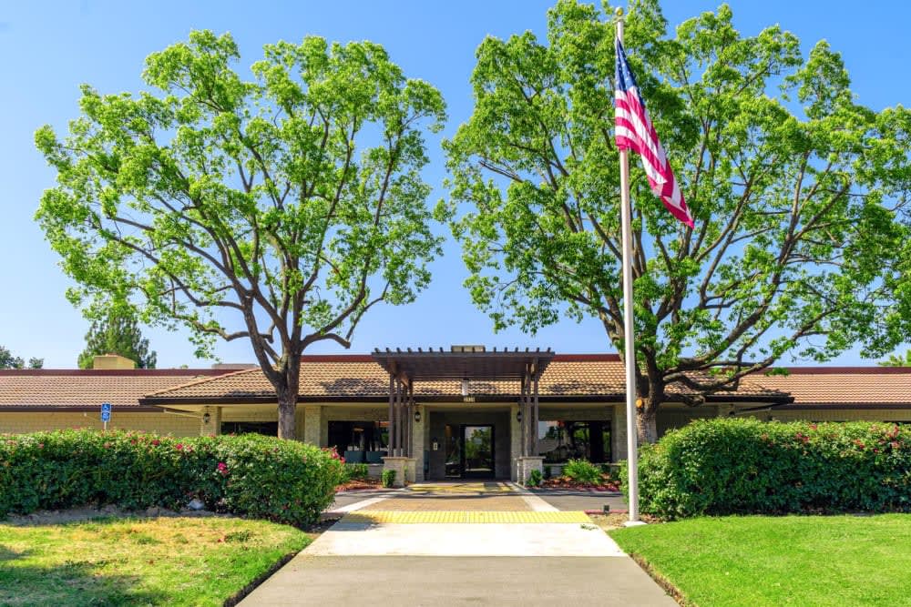 Park Visalia Assisted Living & Memory Care outdoor common area