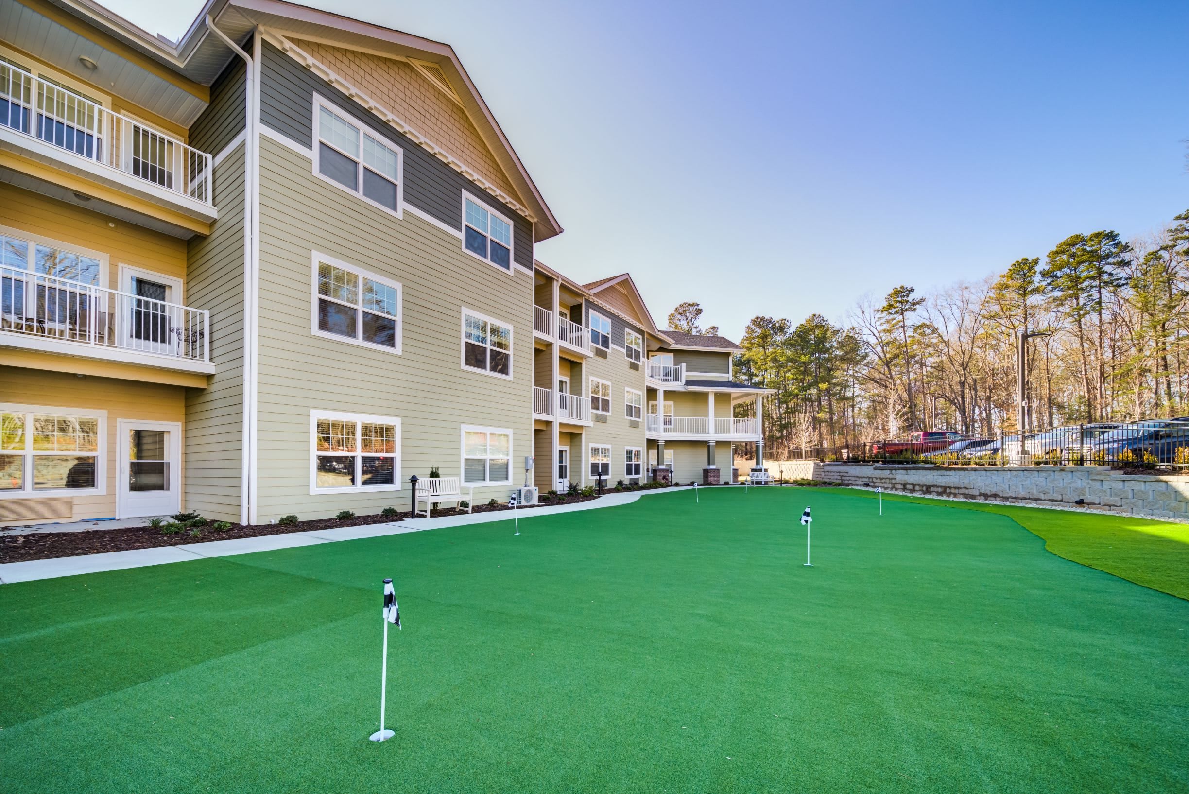 Azalea Estates Gracious Retirement Living outdoor common area