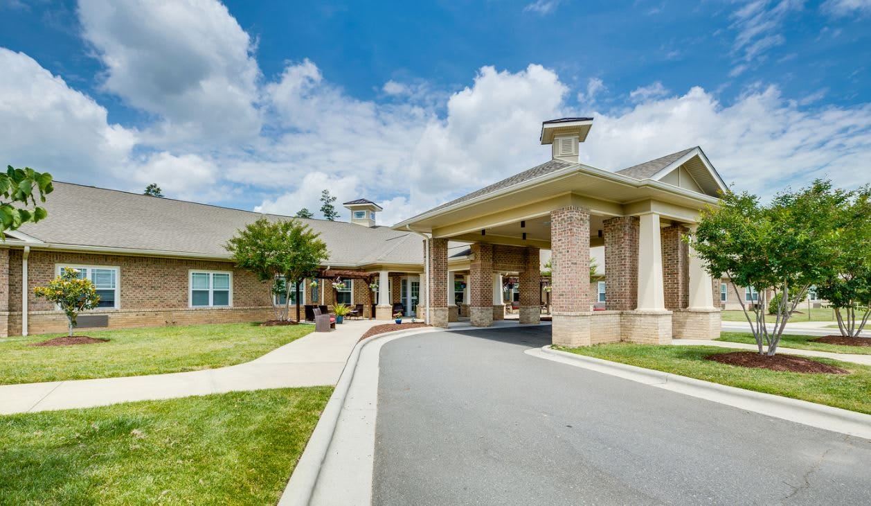 Chatham Ridge Assisted Living outdoor common area