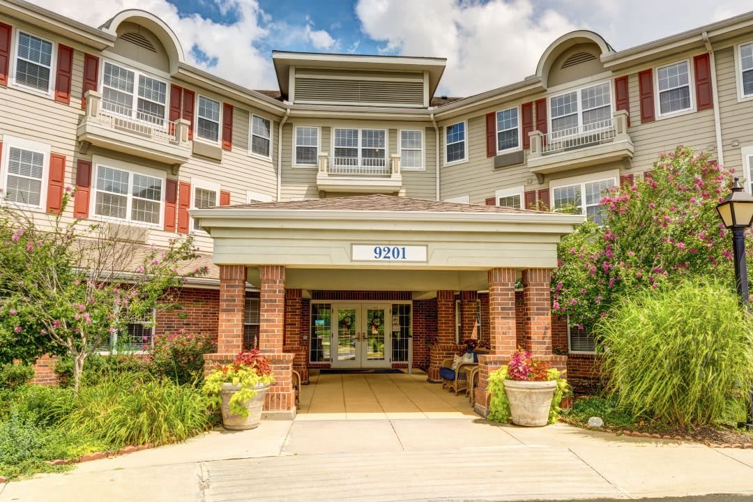 Glenwood Village of Overland Park community entrance