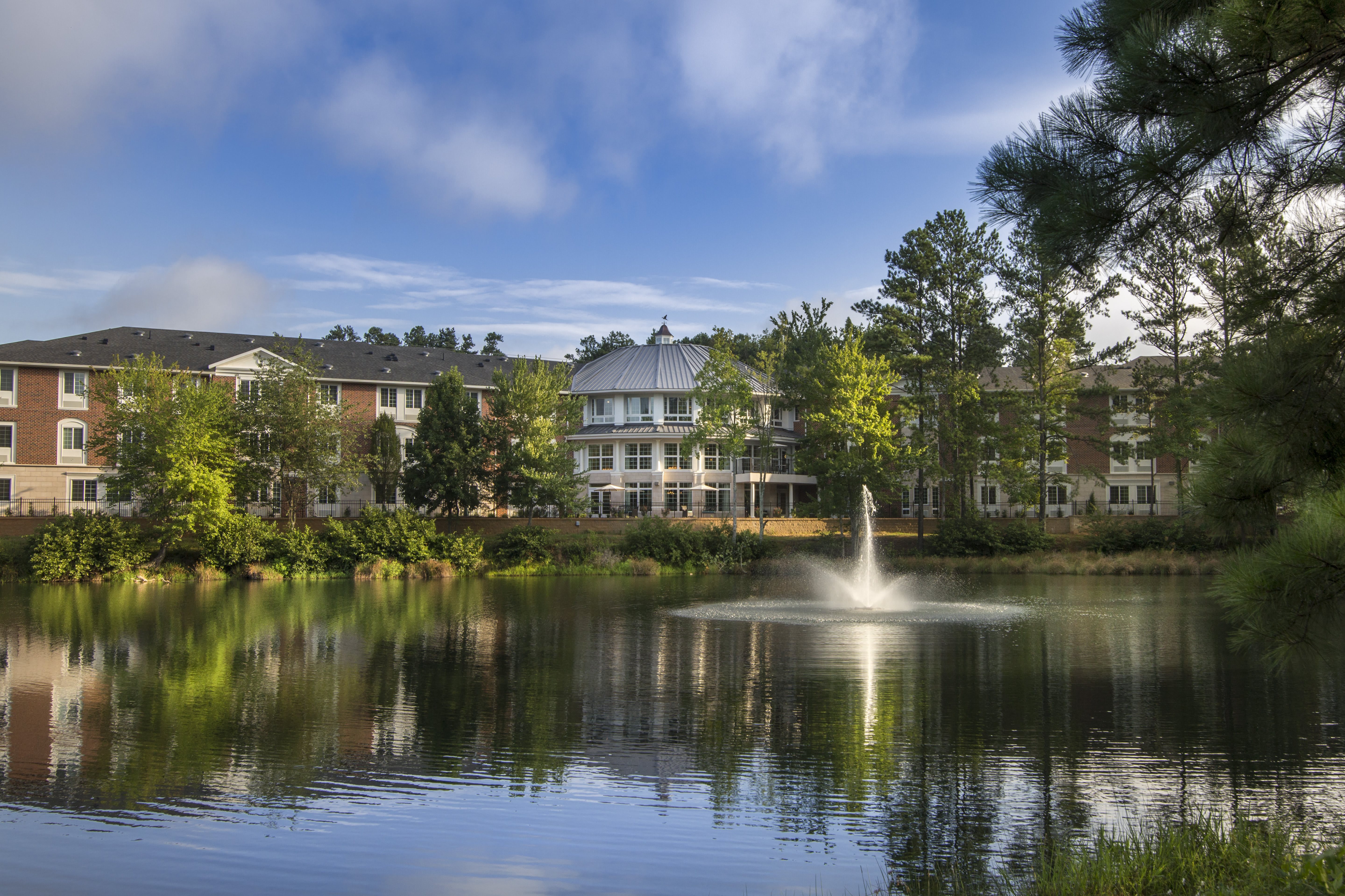 The Georgian Lakeside by Cogir community exterior