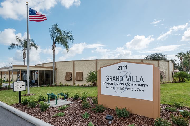 Grand Villa of Lakeland community exterior