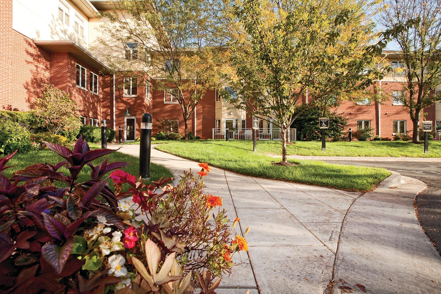 Claridge Court a CCRC community exterior