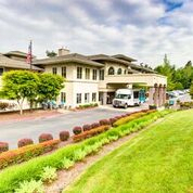 Harbour Pointe Senior Living outdoor common area