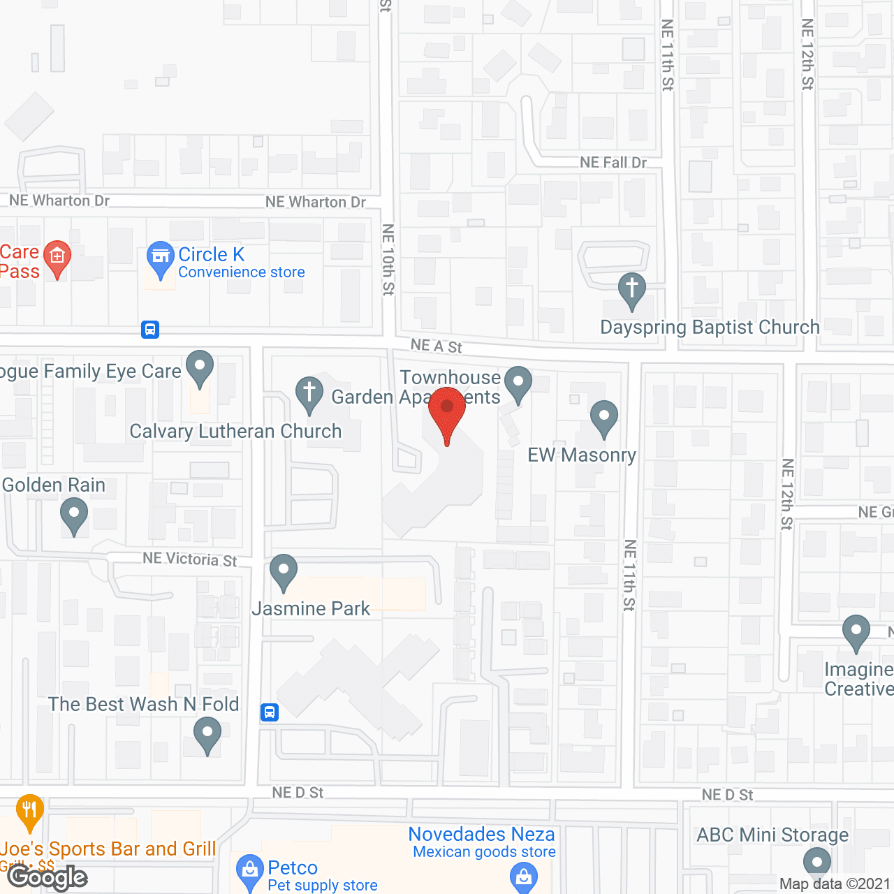 Map of the neighborhood around Holiday Rogue Valley