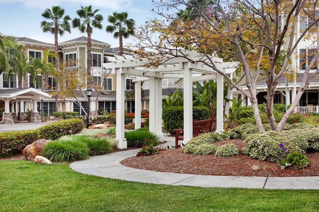 Ivy Park at Seal Beach outdoor common area