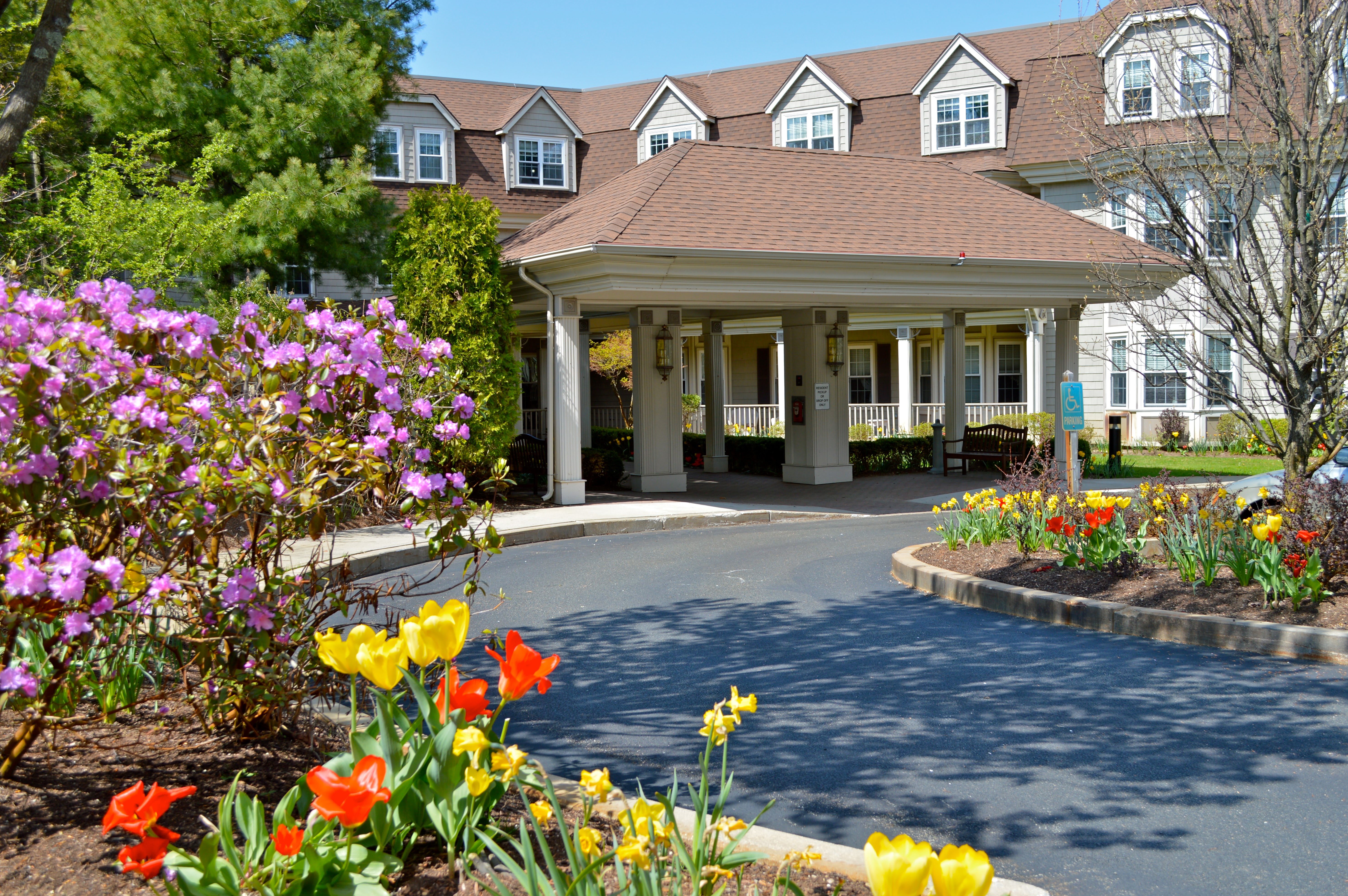 The Glen at Grove Manor community exterior