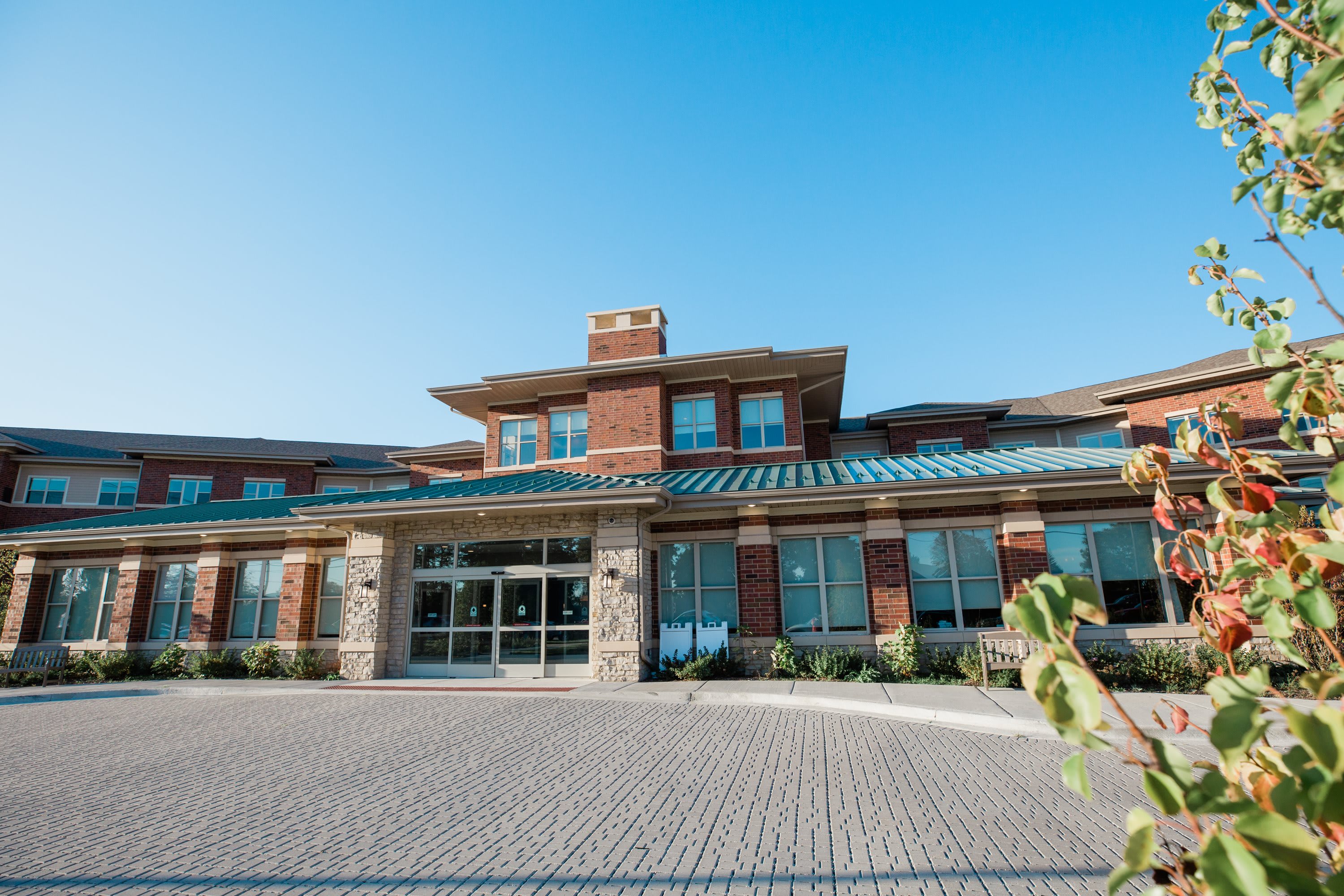 The Landing on Dundee Senior Living community exterior