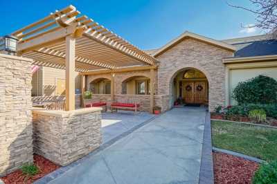 Summerfield of Redlands Memory Care outdoor common area