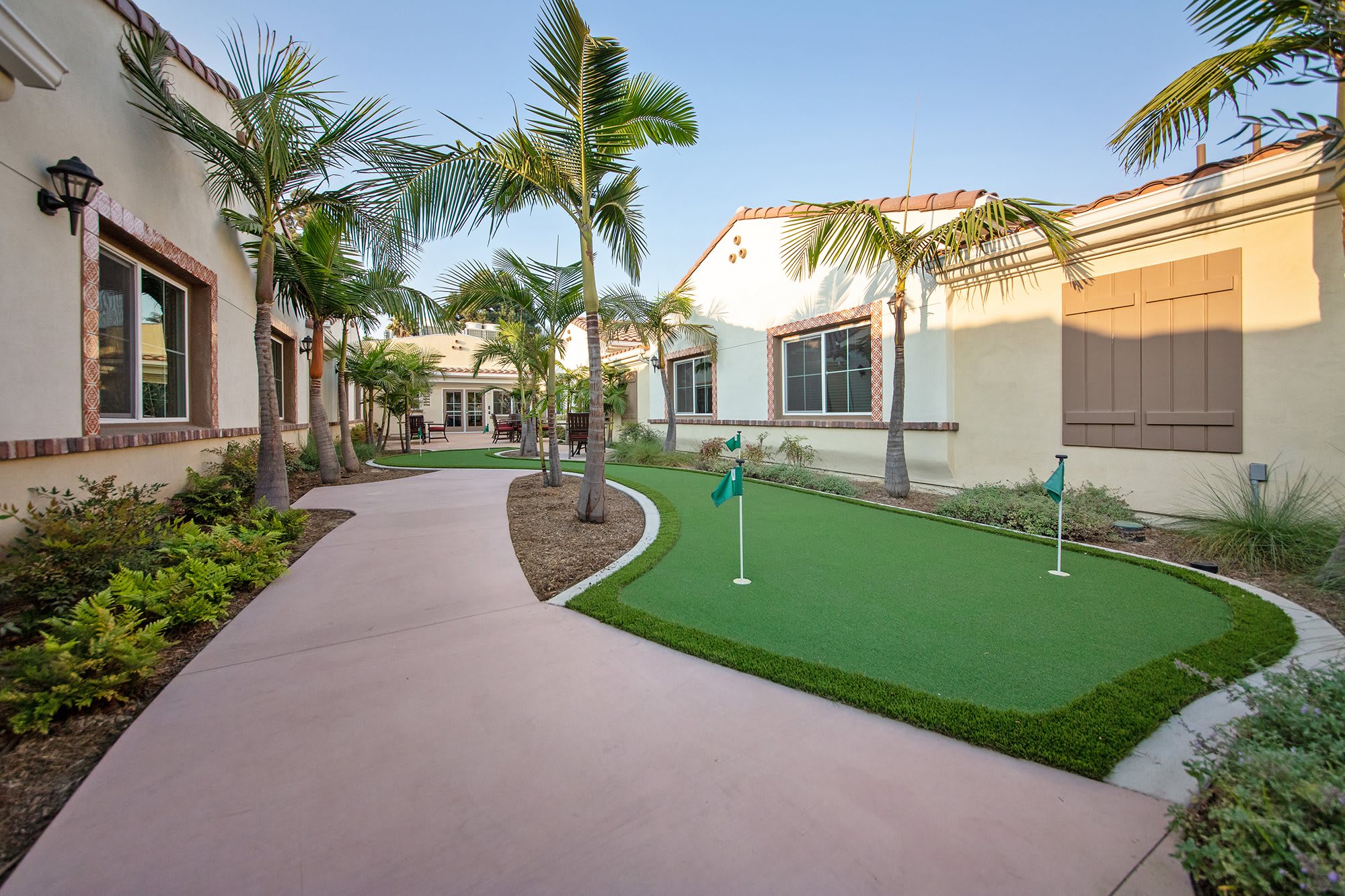 Regency Palms Oxnard outdoor common area