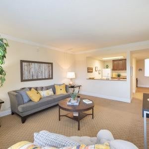 Chestnut Ridge Wallingford in unit seating area