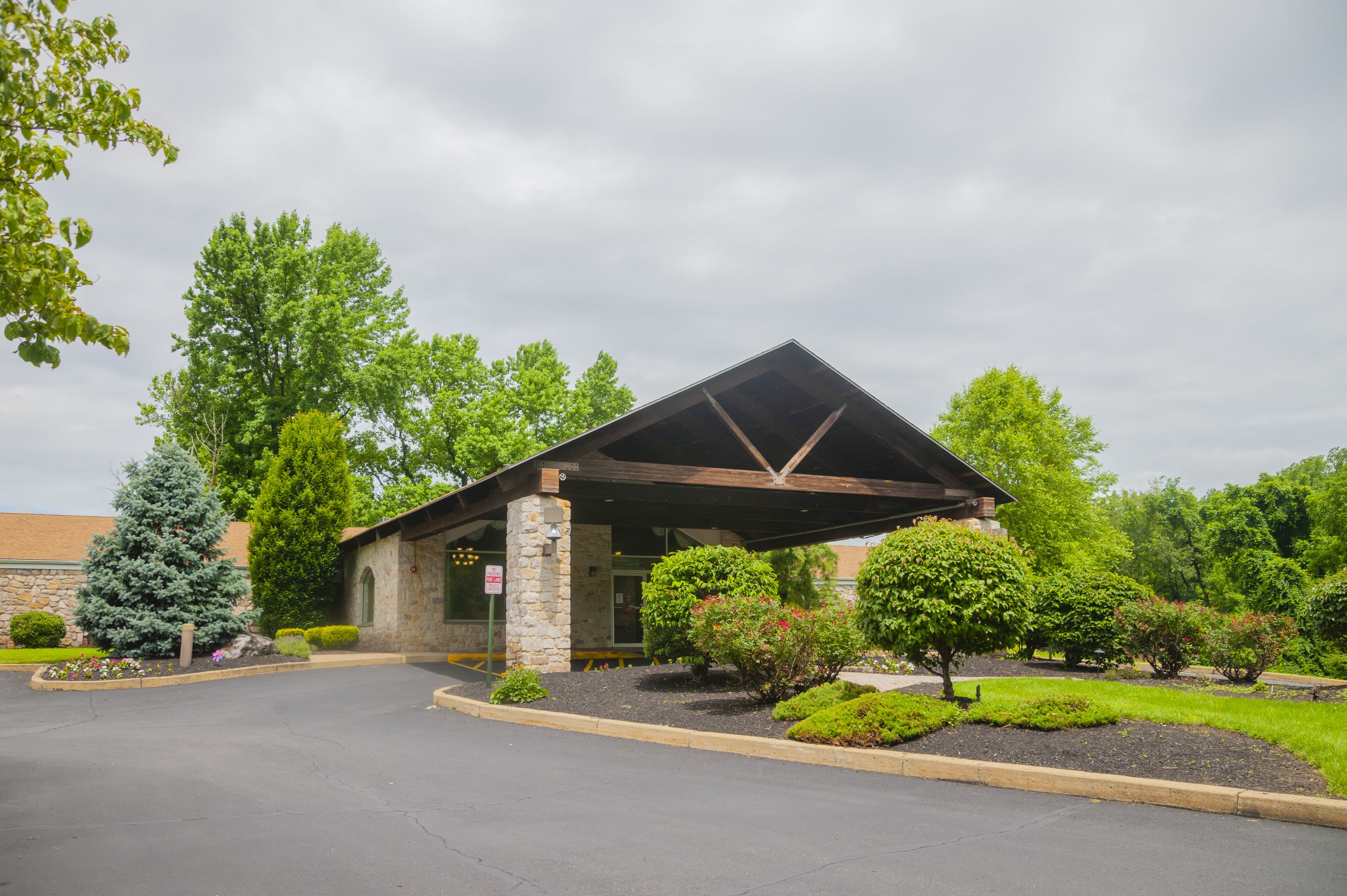 Symphony Manor of Feasterville Assisted Living and Memory Care outdoor common area