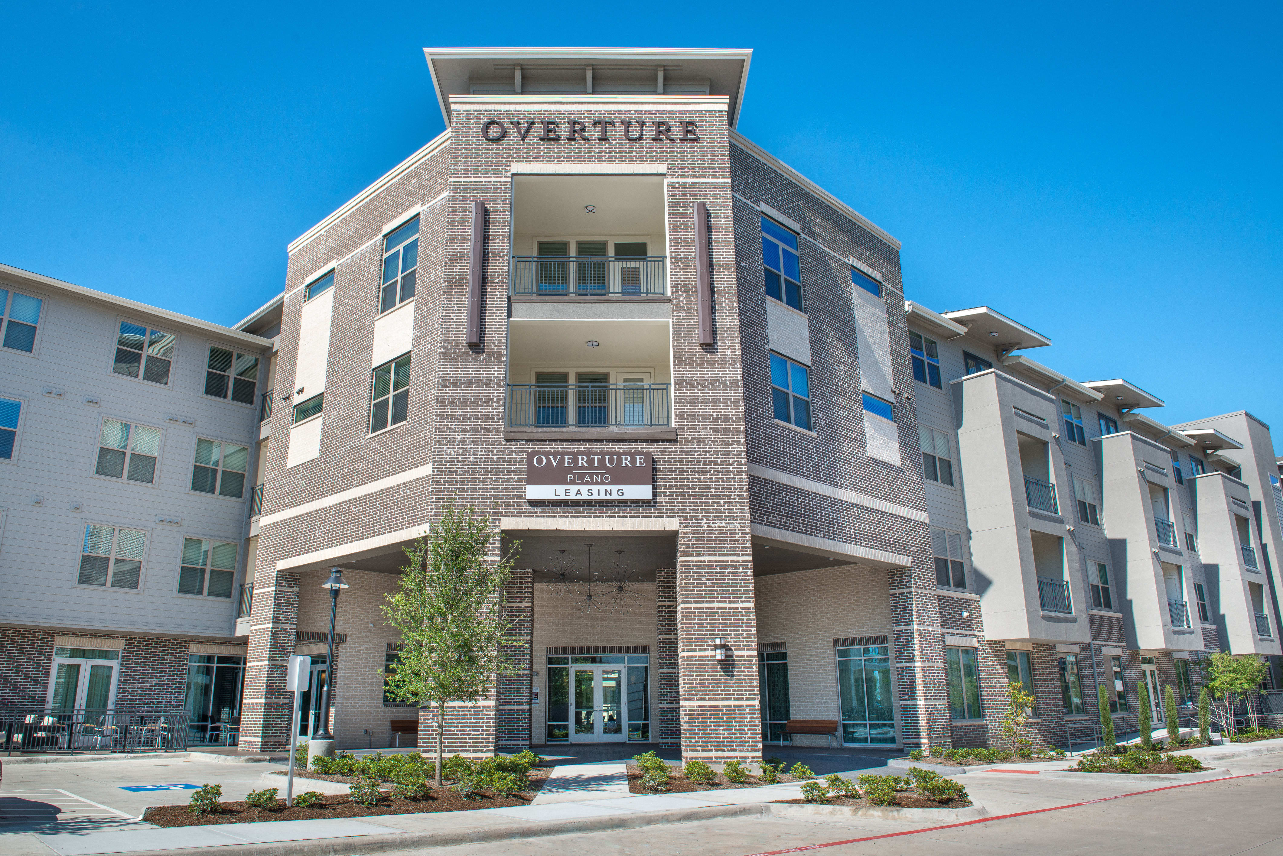 Overture Plano  55+ Apartment Homes community exterior